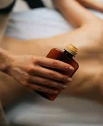 Choisir la bonne huile de massage est primordial pour faire passer un bon moment à vos clientes et vos clients.