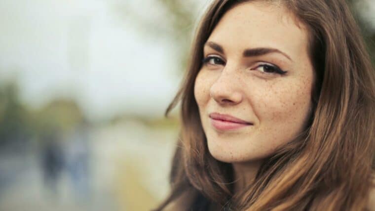 Crème visage pour femme de 20 à plus de 60 ans : notre guide complet