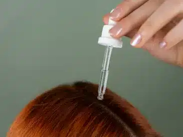 Cuir chevelu sensible ou irrité : quelle huile végétale utiliser ?