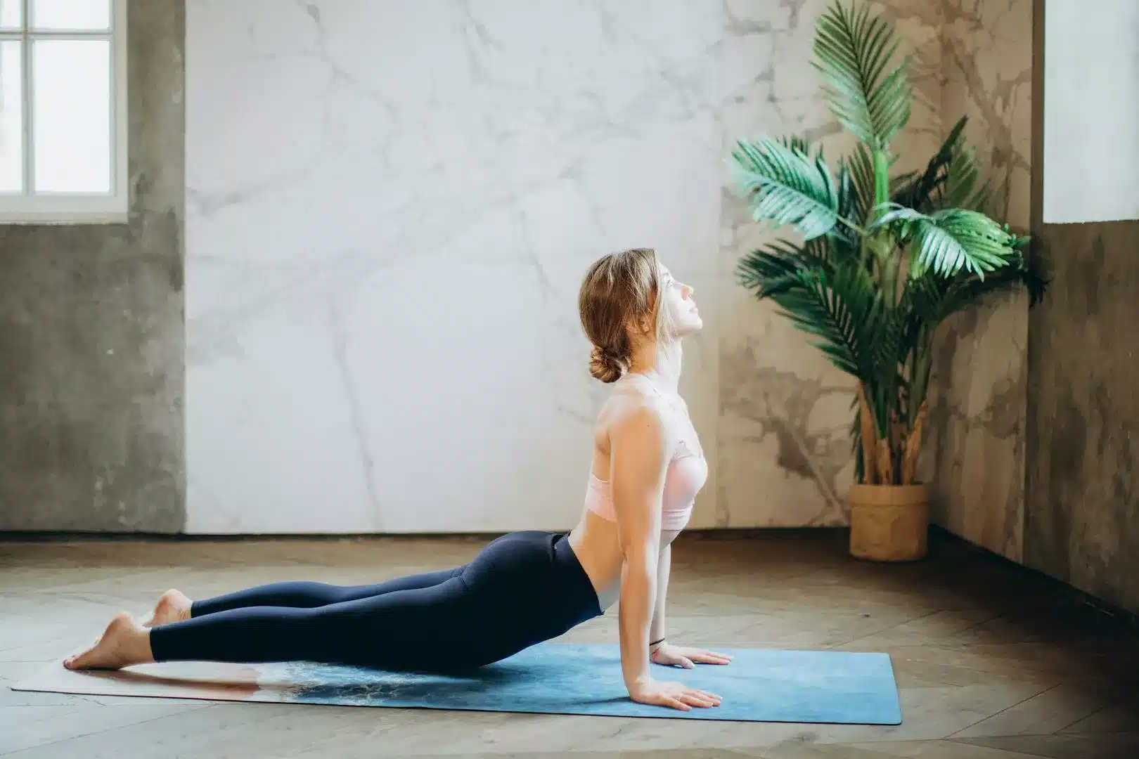 Quelques minutes de yoga le matin, et votre journée n'est déjà plus la même