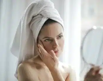 Quel démaquillant naturel utiliser pour une peau sensible ?