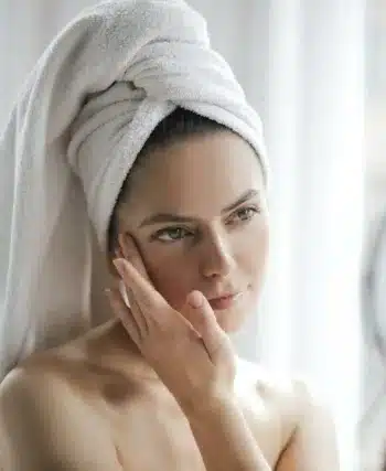 Quel démaquillant naturel utiliser pour une peau sensible ?