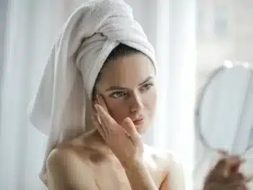Quel démaquillant naturel utiliser pour une peau sensible ?