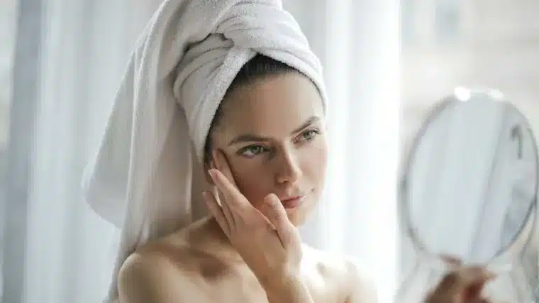 Quel démaquillant naturel utiliser pour une peau sensible ?