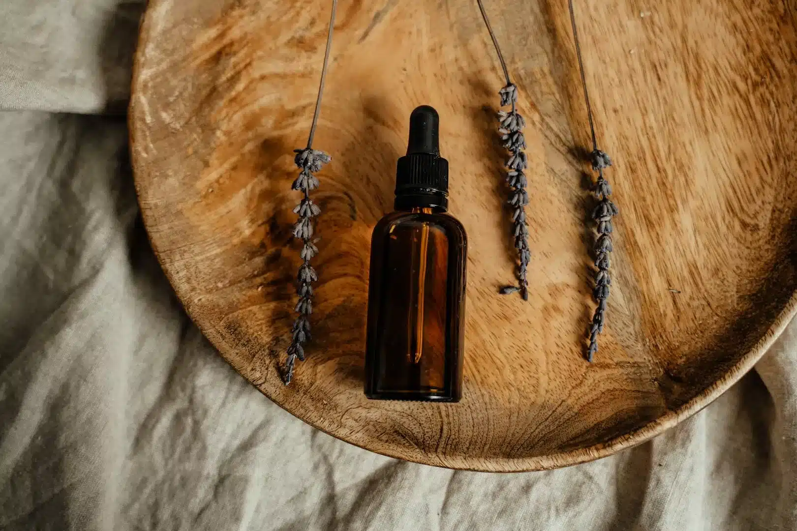 Huile végétale de lavande bio - apaise les peaux sensibles, idéale après-soleil, après-rasage et en soin capillaire anti-poux